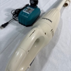 ゴミパック不要！マキタCL100D掃除機の画像