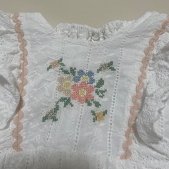 バースデー　お花刺繍柄半袖ロンパース80サイズの画像