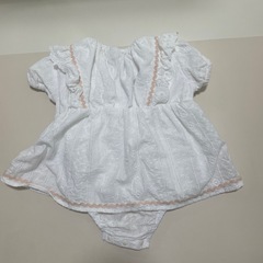 バースデー　お花刺繍柄半袖ロンパース80サイズの画像