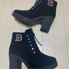 ショートブーツの画像