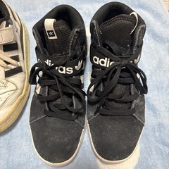 adidasスニーカーセットの画像