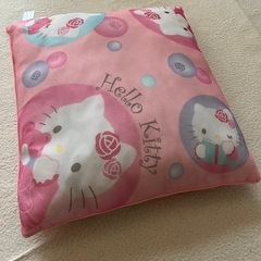 ハローキティー　メッシュ生地クッション　　美品