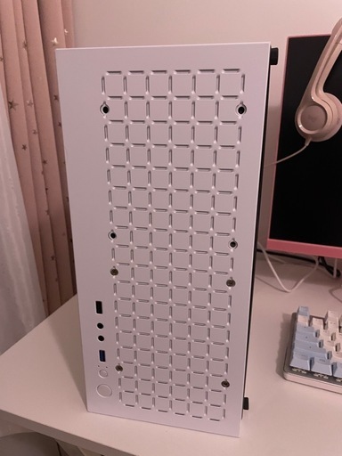 ゲーミングPC 白