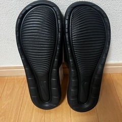 新品未使用（タグ付き）NIKE ベナッシ 27㎝の画像