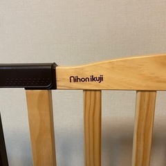 【値下げ】日本育児　おくだけドアーズ　木製ベビーゲートの画像