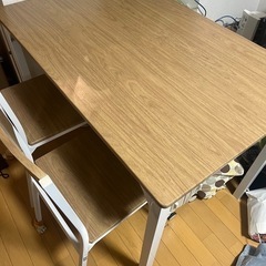 ダイニングテーブルの画像