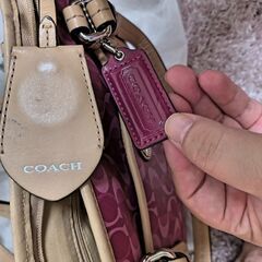 COACHピンクのミニショルダーの画像