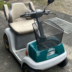 電動四輪車いす「モンパルML100」の画像