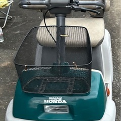 電動四輪車いす「モンパルML100」の画像
