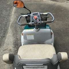 電動四輪車いす「モンパルML100」の画像