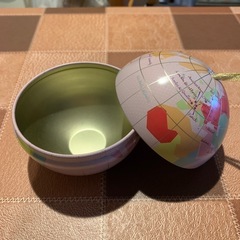 カラフル地球儀缶＆ミニ地球儀マグネット3個セットの画像