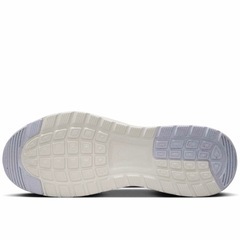 NIKEエアマックスニュアクシスSEの画像