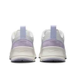 NIKEエアマックスニュアクシスSEの画像