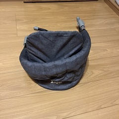値下げ　早い者勝ち　テーブルにつけられる補助椅子の画像