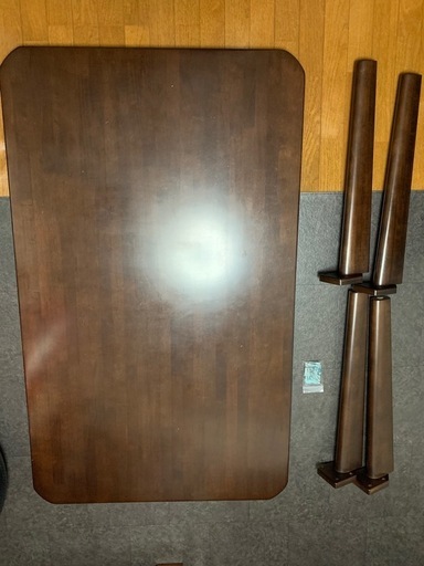 カリモク　ダイニングテーブル