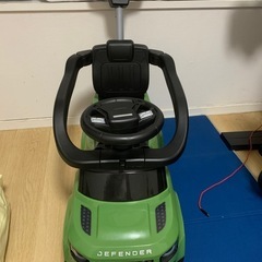 【美品】ランドローバー　ディフェンダー　乗用玩具　足蹴り車　子供幼児自動車 の画像