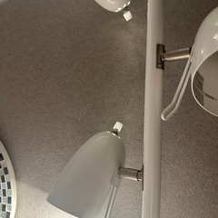 白いスタンドライトの画像