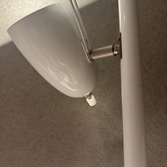 白いスタンドライトの画像