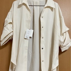 【新品】アイボリー 五分袖 シャツ Mの画像