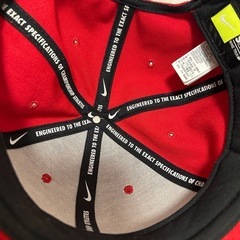 NIKE スナップバックキャップ 赤の画像