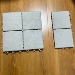タイルマット　大量70枚+半分1枚　状態は良好です。　ベランダマット　バルコニーマット
の画像