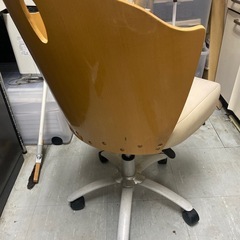 オフィスチェア　椅子　高さ調整可能の画像