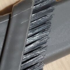 隙間ブラシ(窓のサッシの掃除に便利です。)の画像