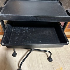 本日締め切り　キャスターワゴンの画像