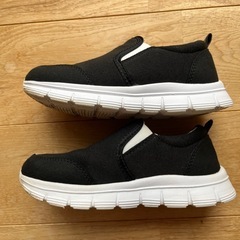 ブラック　スリッポン キッズシューズ 19㎝
の画像