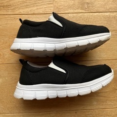 ブラック　スリッポン キッズシューズ 19㎝
の画像