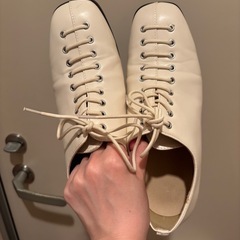 ホワイト　パンプス