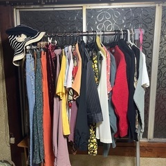 服、食器の画像