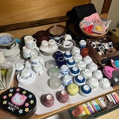 服、食器の画像