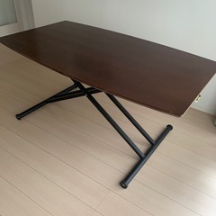 昇降テーブル　3年くらい前ムラウチ家具にて