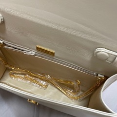 ハナエモリアイボリーハンドバッグの画像