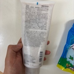 無印スクラブ洗顔　とメイクスポンジの画像