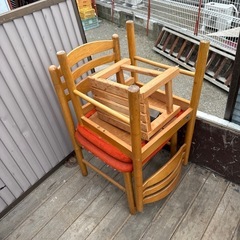 仏壇、昭和レトロテーブル食器棚の画像