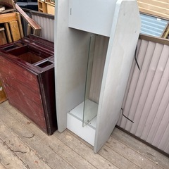 仏壇、昭和レトロテーブル食器棚の画像