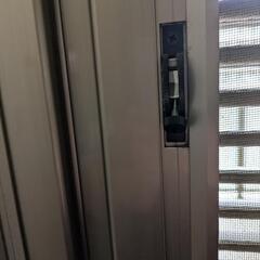 引取り限定　キャンセルしない方　玄関　中折れ　ルーバー　ナイスウィンズドア　nice wind's door 6年使用 の画像