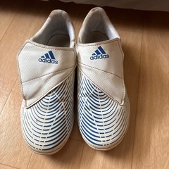 アディダス　サッカー　22センチ