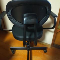 事務用肘掛け付き椅子の画像