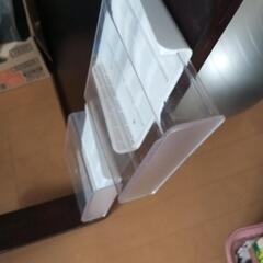 しっかりした作りのテーブル