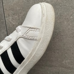 adidas ジュニアスニーカー18.5cmの画像