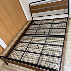 ウッド調ベッドフレーム