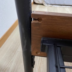 ウッド調ベッドフレームの画像