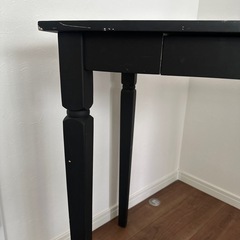 アンティーク調テーブルの画像
