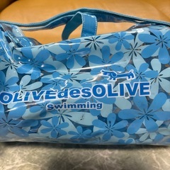 OLIVE des OLIVEプールバックの画像