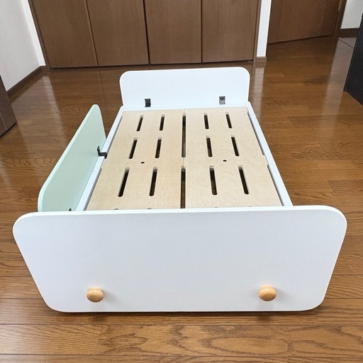 【半額以下】HOPPL 子供用（トドラー）ベッド ホワイト 延長レッグ＋転落ガード付