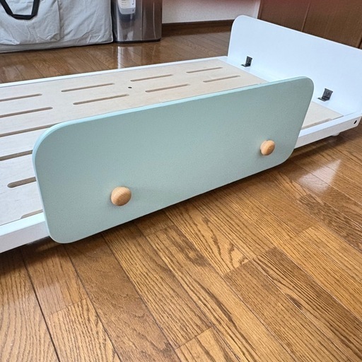 【半額以下】HOPPL 子供用（トドラー）ベッド ホワイト 延長レッグ＋転落ガード付