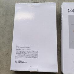 ドリンクホルダー&タブレット立て付 折りたたみテーブル 2個で400円の画像